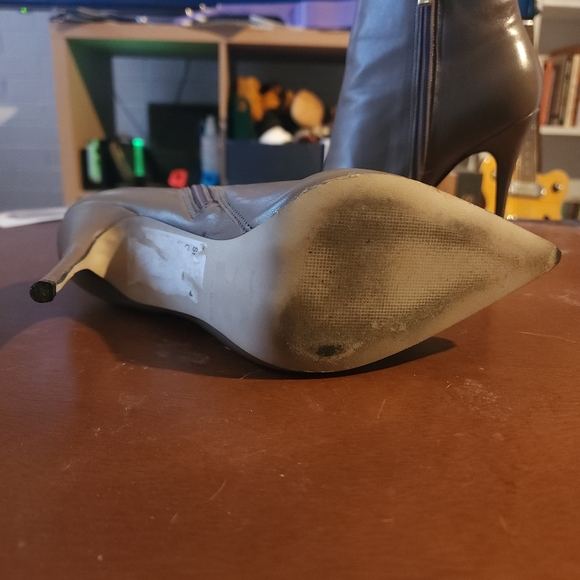 Saks Fifth Ave ankle boot heel - Picture 3 of 6